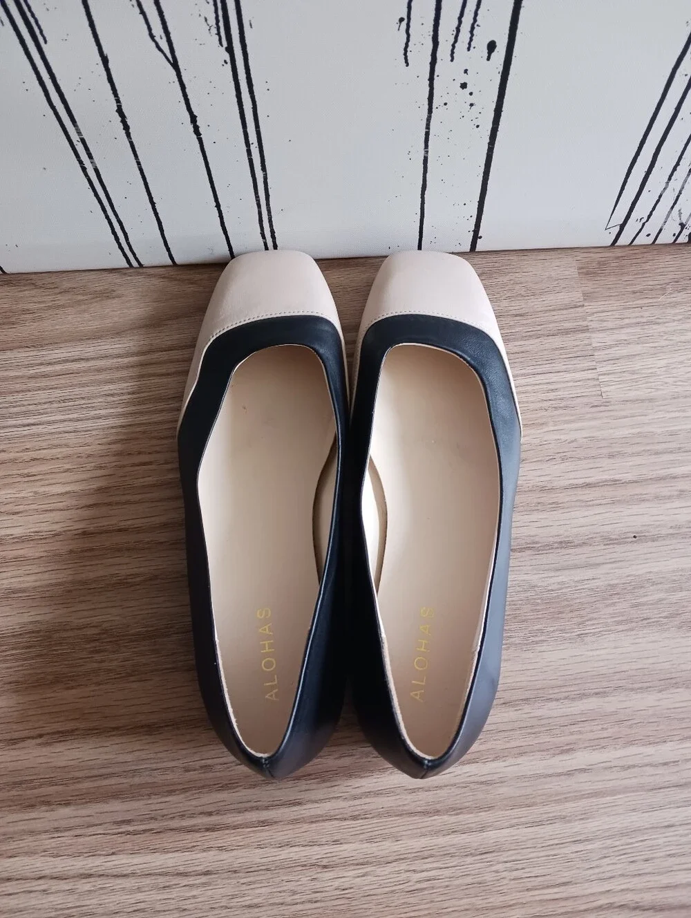 ALOHAS Classic Two-Tone Leather Ballet Flats - Black & Cream shoes Size 38